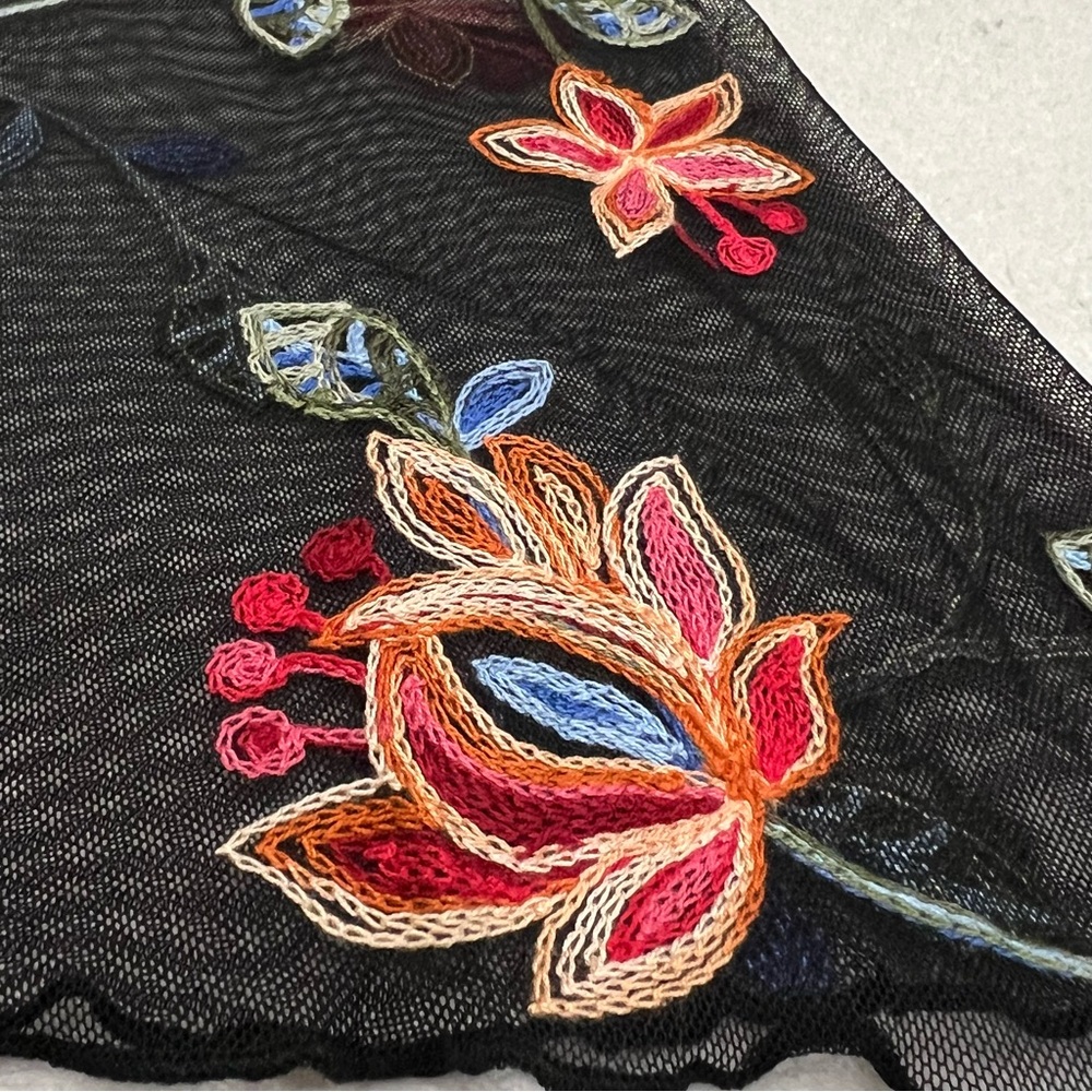 Kim & Cami Black Top with Embroidered Floral Mesh Sleeves 2X - Picture 5 of 13